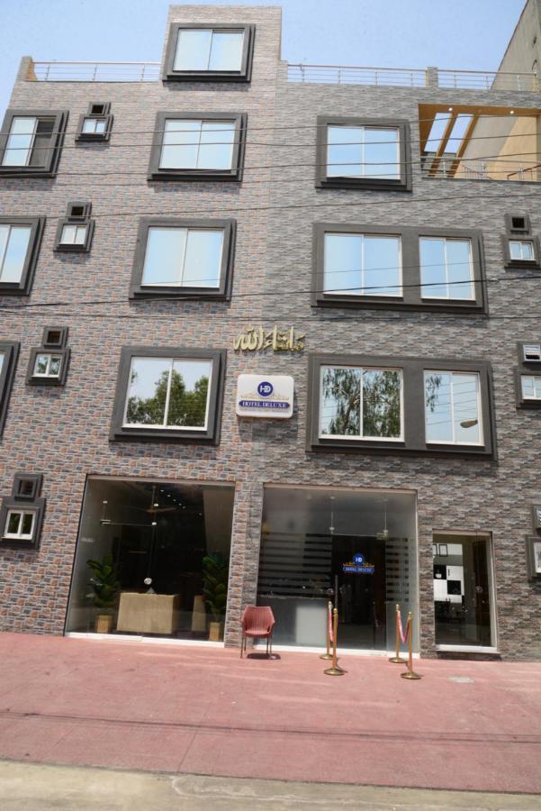 Hotel Deluxe 라호르 외부 사진