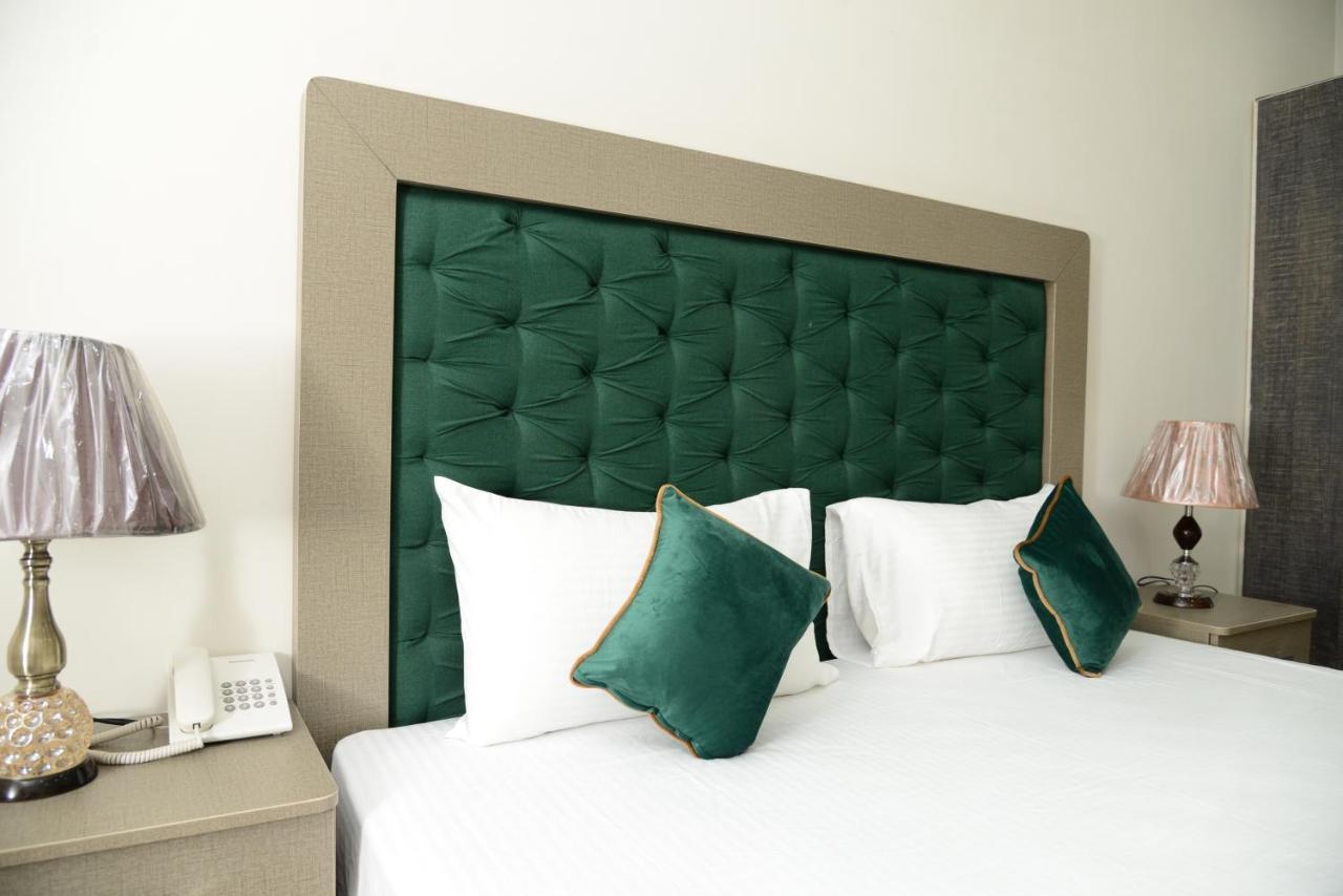 Hotel Deluxe 라호르 외부 사진